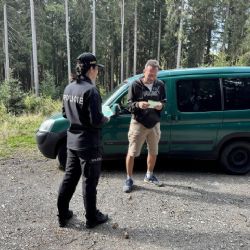Karlovarsko: Kromě hub mohou houbaři v lese potkat i policisty