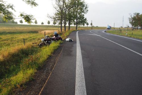 Foto: Karlovarsko: Motorkář na následky zranění bohužel zemřel