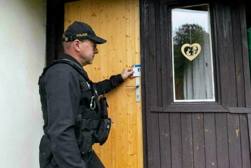 Foto: Karlovarsko:  Policisté upozorňují na zabezpečení objektů před dovolenými