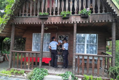 Foto: Karlovarsko: Policisté upozorňují na zabezpečení objektů před dovolenými