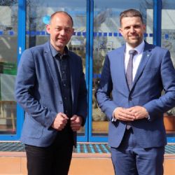 Karlovarský kraj navštívil ministr životního prostředí, na úřadě jednal se členy krajské rady