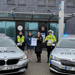 Karlovarský kraj: Policisté uctili oběti trestných činů minutou ticha