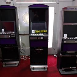 Karlovarští celníci zadrželi na konci srpna dalších 7 kusů nelegálních automatů