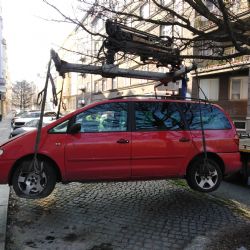Karlovy Vary: Autovraků a dalších problematických vozidel v ulicích ubylo