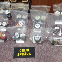 Karlovy Vary: Celníci zajistili téměř 12 kg nezdaněného tabáku do vodních dýmek