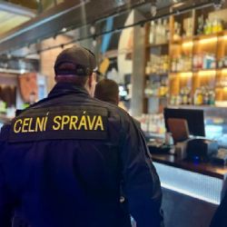 Karlovy Vary: Celníci zajistili více než 12 kg neznačeného tabáku do vodních dýmek