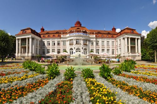Foto: Karlovy Vary: Hotelový řetězec Hilton chce opravit Alžbětiny Lázně