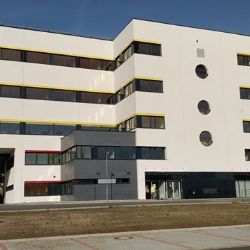 Karlovy Vary: Kraj plánuje dokončení obnovy nemocnice i nákup autobusů