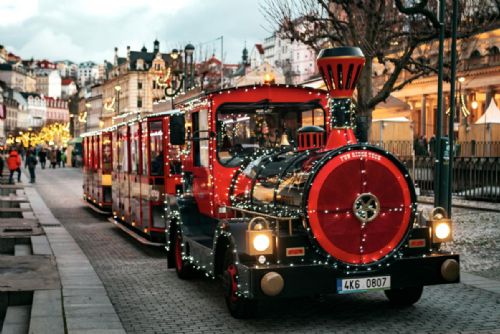 Foto: Karlovy Vary: Město rozzáří i letos desetitisíce světel