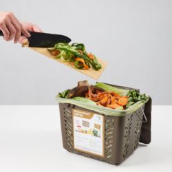 Karlovy Vary: Od dubna budou obyvatelé třídit bioodpad i z kuchyní. Separaci usnadní košíky a sáčky