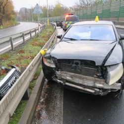 Karlovy Vary: Opilý řidič narazil do svodidel, nadýchal 1,60 promile