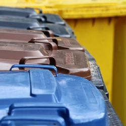 Karlovy Vary: Poplatek za odpad se nezvýší, lidé se však musí naučit třídit