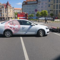 Karlovy Vary: Při dopravní nehodě došlo k lehkému zranění