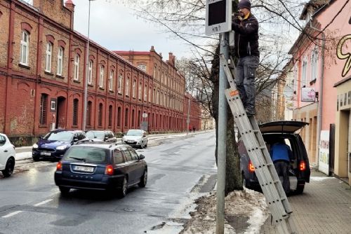 Foto: Kraslice: Město má první ukazatele rychlosti, chystá i úsekové měření