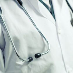 Na dotace pro lékaře dosáhnou už i větší města