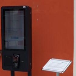 Ostrov: Město zprovoznilo nový platební terminál ve Dvoraně