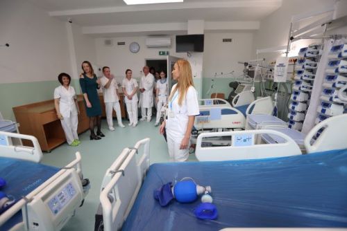 Foto: Ostrov: Nemocnice má nové moderní oddělení intenzivní péče