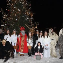 Ostrov: Základní škola Masarykova zahájila advent, nechyběl ani Mikuláš a čerti