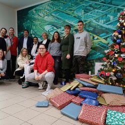 Popáté místo Ježíška nadělovali vánoční dárky pro SOKOLÍK zaměstnanci chemičky