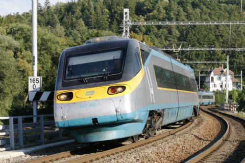 Foto: Region: Dvouměsíční výluka na trati Plzeň - Cheb, vlaky budou nahrazovat autobusy