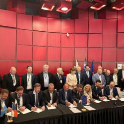 Region: Karlovarská deklarace požaduje urychlenou elektrifikaci trati na Norimberk