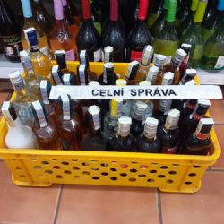 Region: Karlovarští celníci zajistili další alkohol bez dokladů