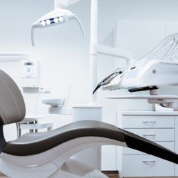 Region:  Na zvelebení zubní ordinace v Jáchymově půjde krajská dotace