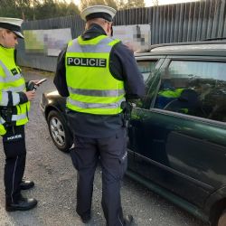 Region: Policisté zjistili téměř 70 přestupků v dopravě