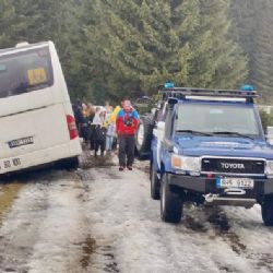 Region: Transport dětí ze zapadlého autobusu v Krušných horách