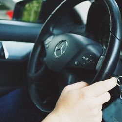 Region: V Karlovarském kraji musí letos řidiči stihnout vyměnit 2 tisíce řidičských průkazů, jinak propadnou