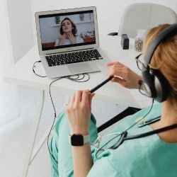 Region: V Karlovarském kraji začne působit on-line pohotovost