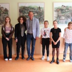 Region: Výherci výtvarné soutěže pro děti a mládež převzali na krajském úřadě své ceny