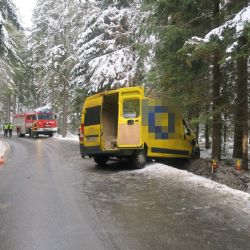 Region: Zledovatělé silnice komplikovaly dopravu