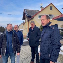 Se starosty Valů a Velké Hleďsebe diskutovali zástupci kraje