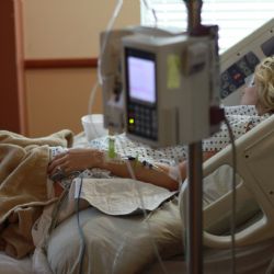 Sokolov: Elektrická lůžka zakoupená z daru města Sokolov pomohou především starším a imobilním pacientům na následné péči