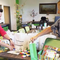 Sokolov: Kufříčky a další dárky potěší prvňáčky i jejich rodiče