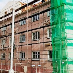 Sokolov: Obytný dům v ulici Petra Chelčického se začal měnit