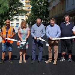 Sokolov: Parkoviště ve vnitrobloku v ulici Švabinského je hotové