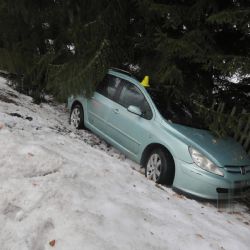 Sokolovsko: Vyjel ze silnice a narazil do oplocení