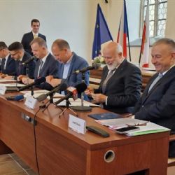 Stát, Karlovarský kraj a město Cheb se dohodli na rozvoji strategického podnikatelského parku