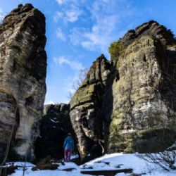 Tiské skály umí být nebezpečné i v zimě