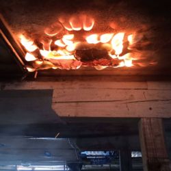 V Krajkové hořela střecha zemědělského objektu