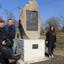 V Olšových Vratech odhalen obnovený památník Obětem světových válek