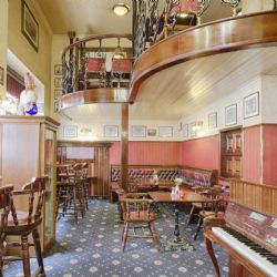 Kam v centru Karlových Varů zajít na výtečné jídlo? Do restaurace Charleston!