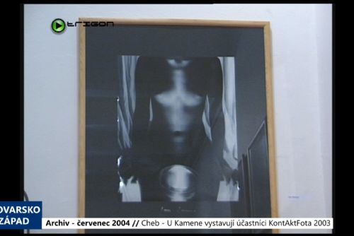 Foto: 2004 – Cheb: U Kamene vystavují účastníci KontAktFota 2003 (TV Západ)