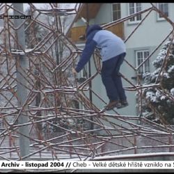 2004 – Cheb: Velké dětské hřiště vzniklo na Skalce (TV Západ)
