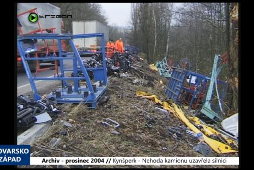 Foto: 2004 – Kynšperk: Nehoda kamionu uzavřela silnici (TV Západ)