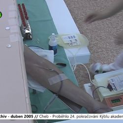 2005 – Cheb: Proběhlo 24. pokračování Kýblu akademické krve (TV Západ)
