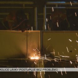 Cheb: Demolice lávky postupuje bez problémů (TV Západ)