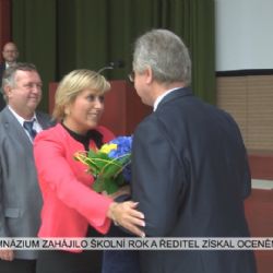 Cheb: Gymnázium zahájilo školní rok a ředitel získal ocenění (TV Západ)